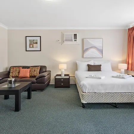 Paramount Motel-2