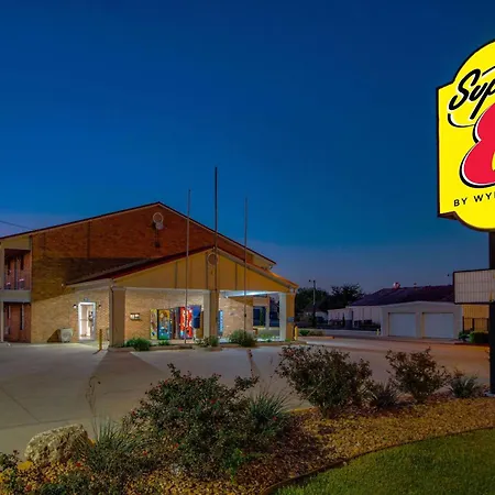 Super 8 By Wyndham Pleasanton-3