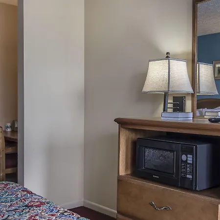 Rodeway Inn-3