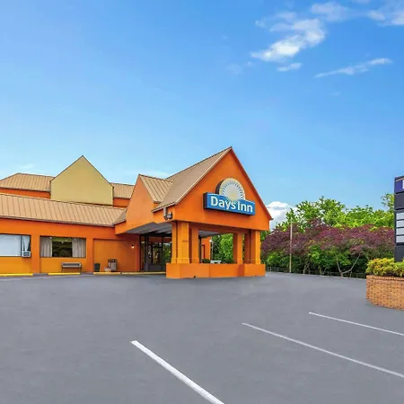 Days Inn By Wyndham Knoxville East-2
