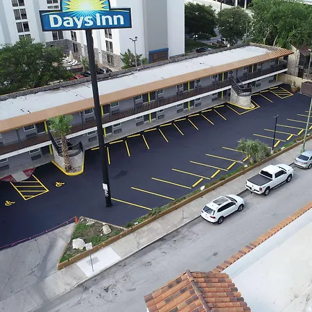 Days Inn By Wyndham San Antonio Alamo/Riverwalk-2