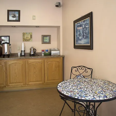 Harborview Inn & Suites-Convention Center-Airport-Gaslamp-Seaworld-Zoo-Balboa Park-2