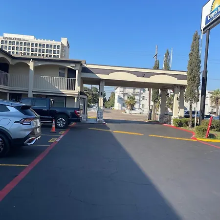 Days Inn By Wyndham Market Center Dallas Love Field-3