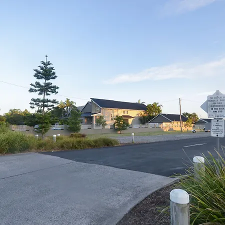 Moby Dick Waterfront Resort Motel-2