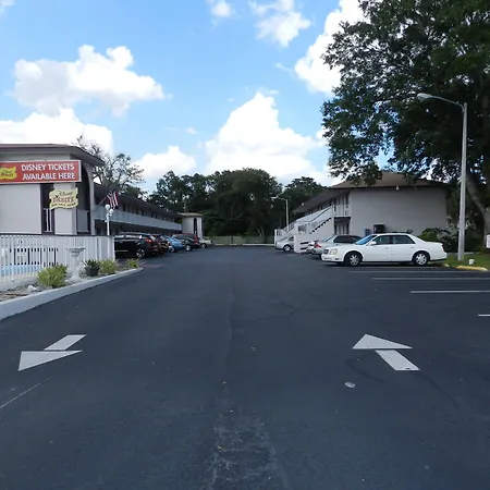 Maple Leaf Inn & Suites-2