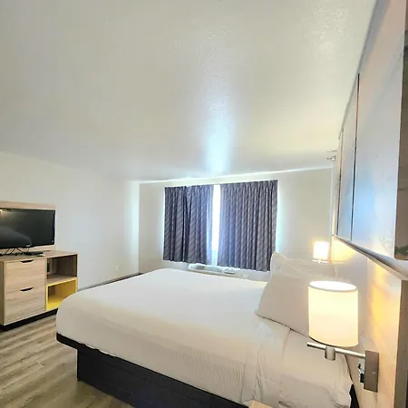 Days Inn & Suites By Wyndham Corpus Christi Central-3
