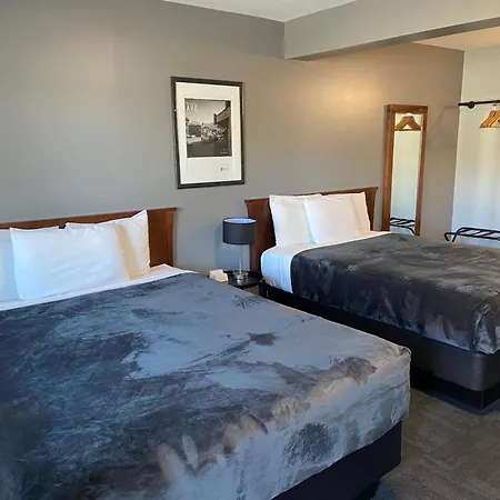 Monashee Lodge-2