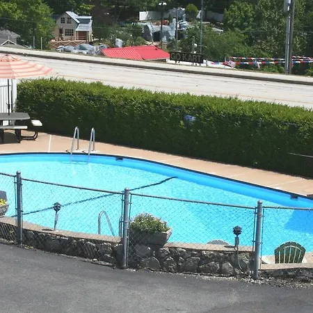 Lake Lighthouse Inn-2
