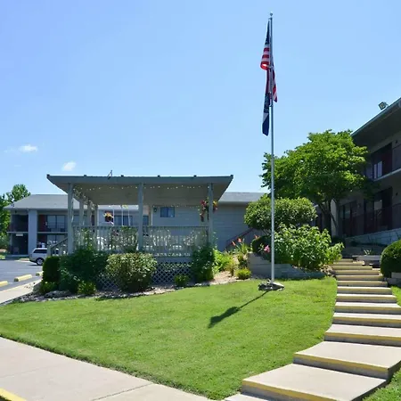 Ramada By Wyndham Branson-3
