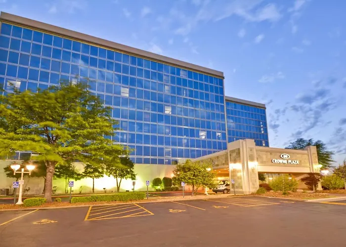 Hotels With Four Stars Crowne Plaza Tulsa Southern Hills