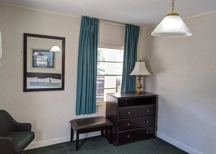 Azalea Inn & Suites