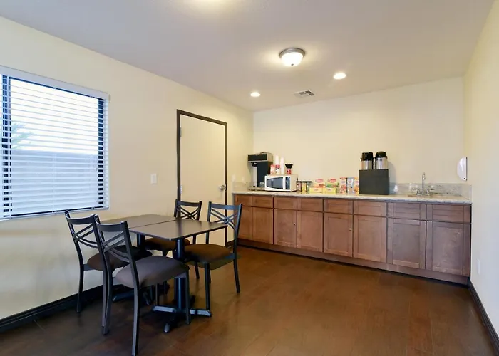 Red Roof Inn Bakersfield