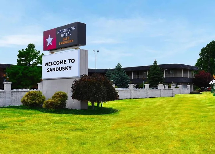 3 star hotel: Magnuson Hotel East Sandusky