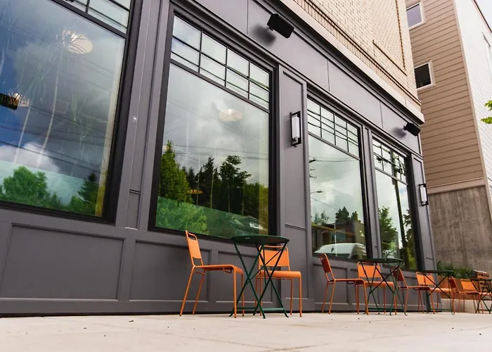 Central hotel: Lolo Pass