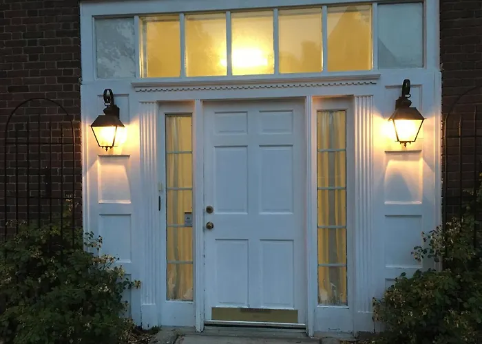 The Argus Hotel & Cocktail Lounge