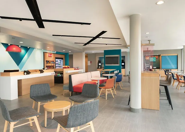 Pet Friendly hotel: Avid Hotels - Savannah South - Gateway By Ihg