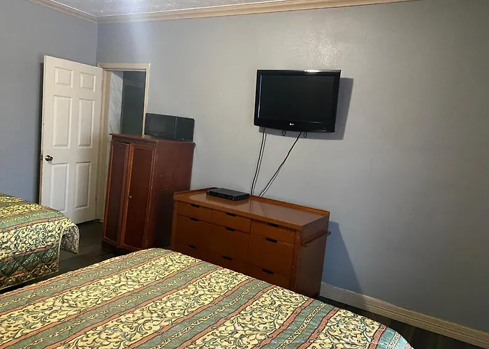 Surf Motel And Apartments