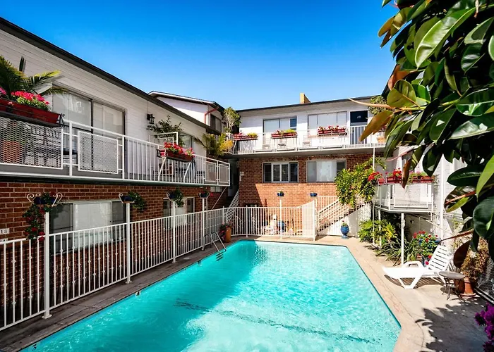 Hollywood Downtowner