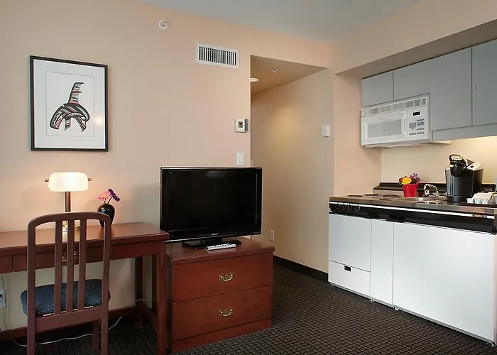 Rosedale On Robson Suite