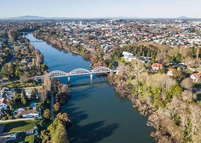 Vacation rental: Riverside Lodge