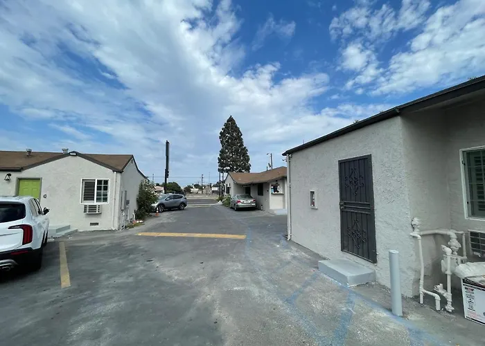 Cheap hotel: Stadium Inn & Spas