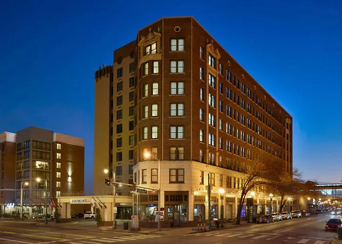 Pet Friendly hotel: Doubletree By Hilton Memphis Downtown