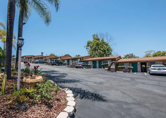 Rodeway Inn Fallbrook Downtown