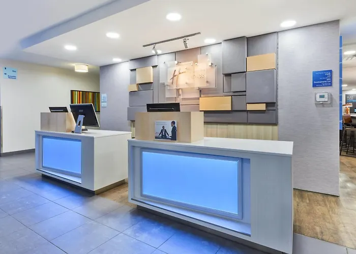Holiday Inn Express Winnipeg Airport - Polo Park By Ihg