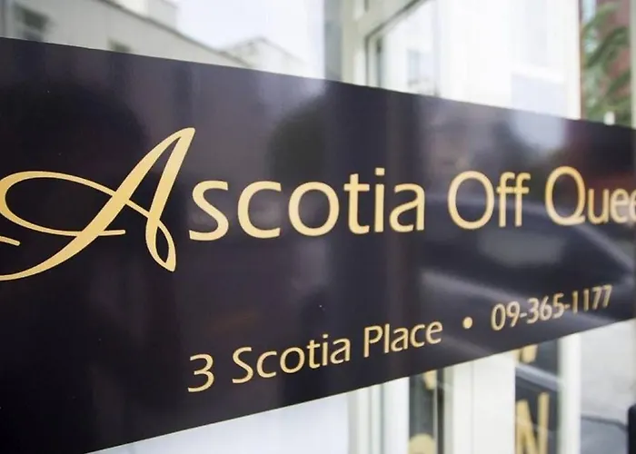 Cheap hotel: Ascotia Off Queen