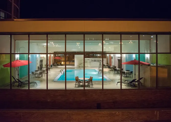 Cheap hotel: Radisson Hotel Duluth-Harborview