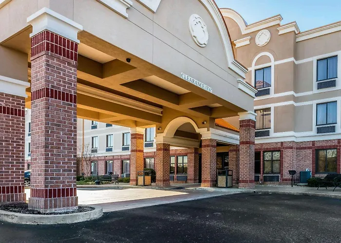 Comfort Inn & Suites Airport-American Way