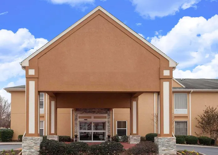 Family resorts Quality Inn & Suites I-40 East