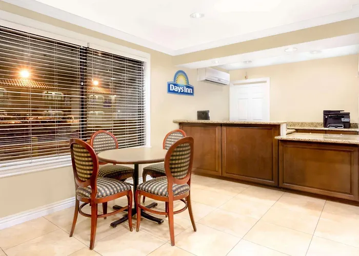 Days Inn By Wyndham Kingman East