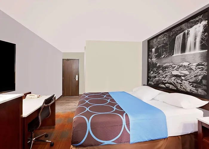 Cheap hotel: Super 8 By Wyndham Fayetteville