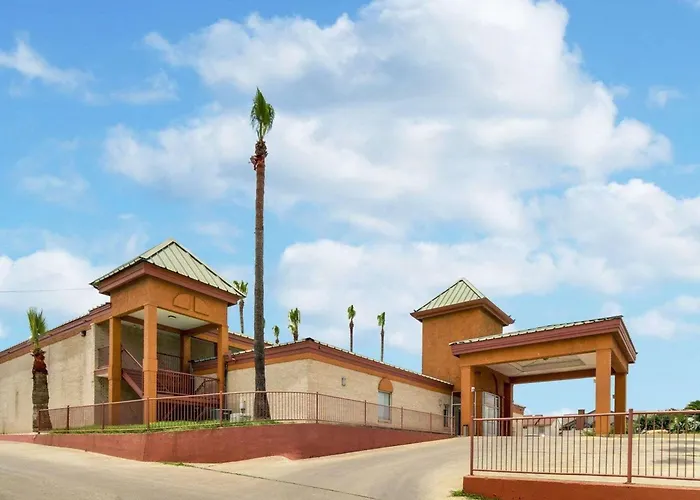 Econo Lodge Inn & Suites Eagle Pass