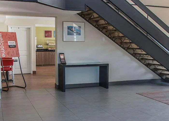 Luxury hotel only: Comfort Inn