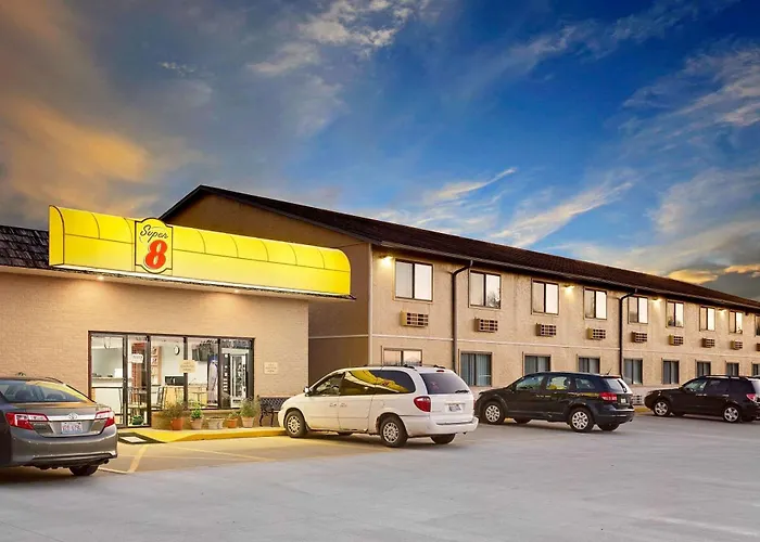 Super 8 By Wyndham Macomb