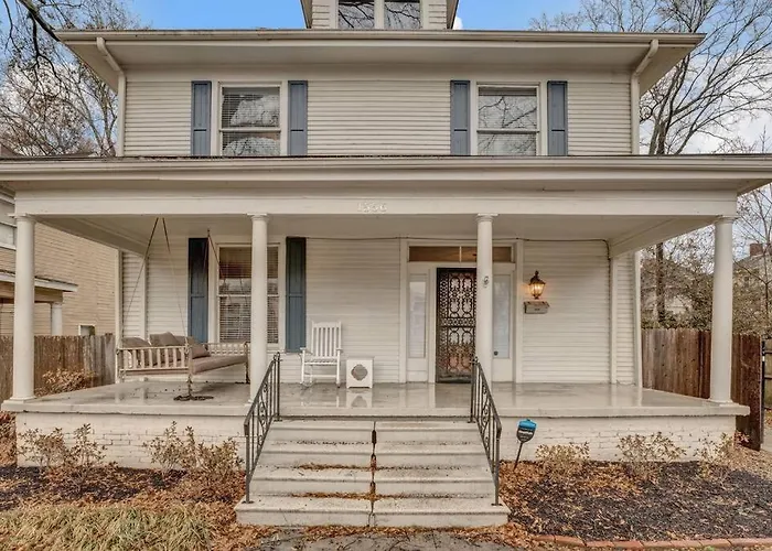 Vacation home: Exquisite Two-Story Home Located In Midtown