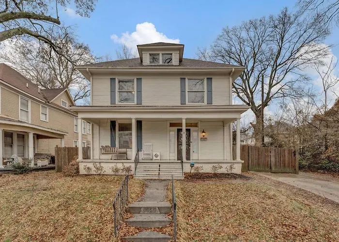 Vacation home: Exquisite Two-Story Home Located In Midtown