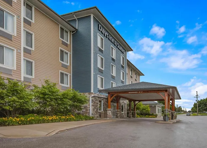 Family Hotel: Days Inn & Suites By Wyndham Lindsay