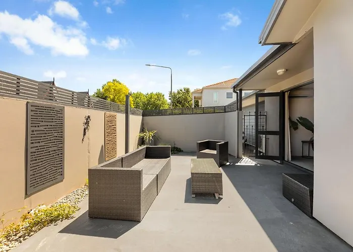 Luxury hotel only: Blenheim Palms Motel