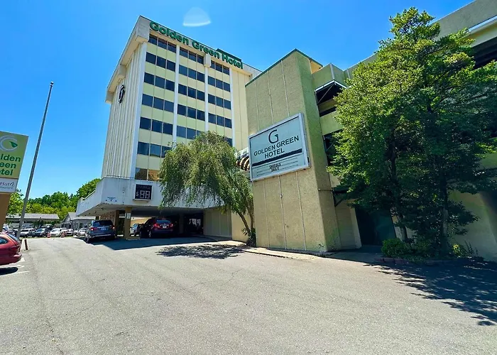 Cheap hotel: Golden Green Hotel By Oyo Charlotte