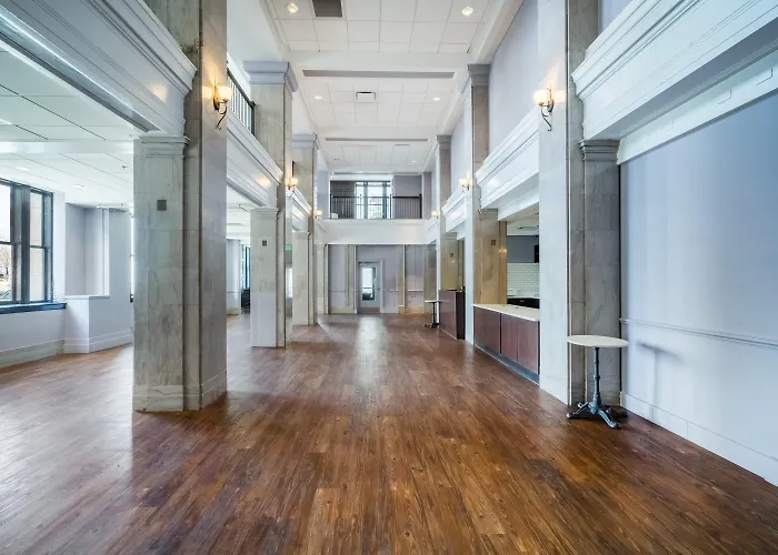 Hotels with tennis Indigo Nashville - The Countrypolitan