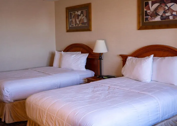 Hotel Topeka At City Center