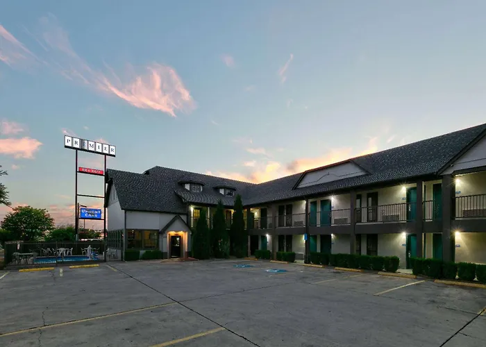 Howard Johnson By Wyndham San Marcos