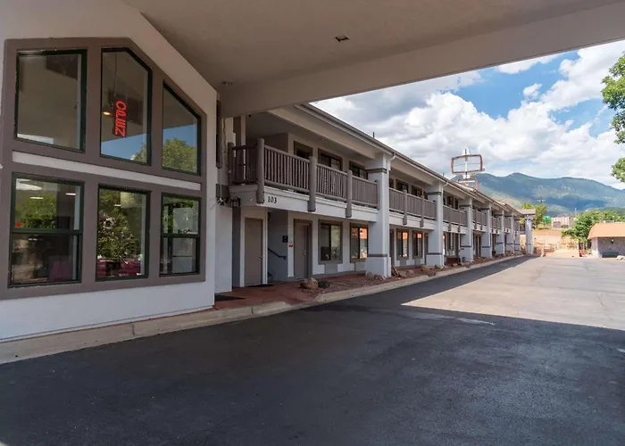 Quality Inn & Suites Manitou Springs At Pikes Peak