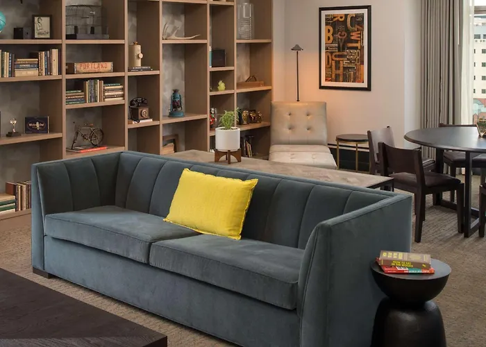 Pet Friendly hotel: The Duniway Portland, A Hilton Hotel