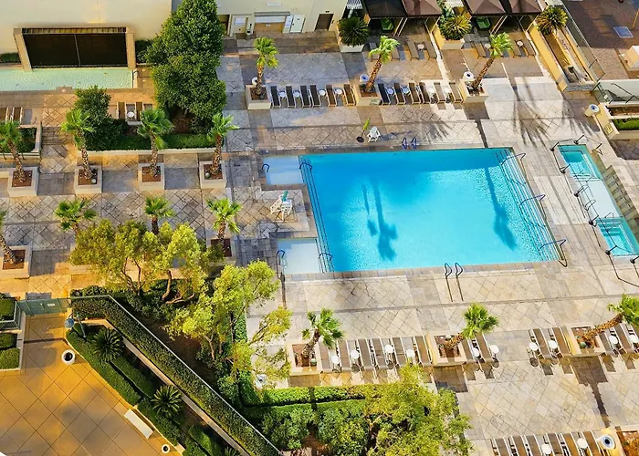 Ping pong hotels Strip & Sphere View - Separate Living Room - 2 Full Bath - Full Kitchen - Balcony - 900 Sqft - Mgm Signature