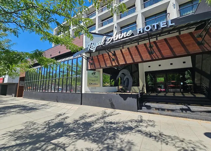 Cheap hotel: The Royal Anne Hotel