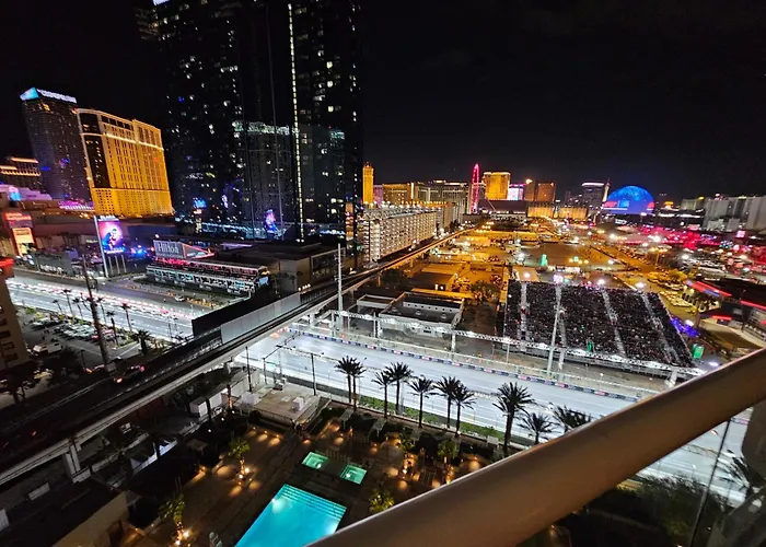 Ping pong hotels Strip & Sphere View - Separate Living Room - 2 Full Bath - Full Kitchen - Balcony - 900 Sqft - Mgm Signature
